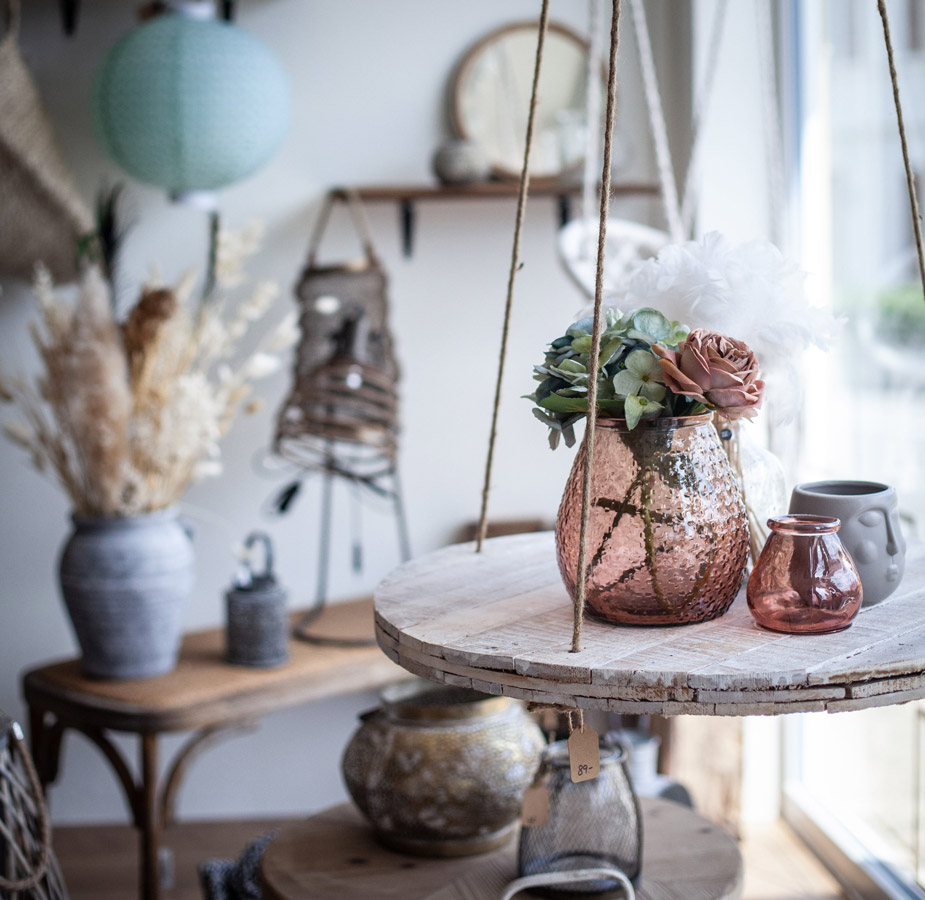 Vase, lanternes, boutique de décoration, boutique cadeaux, bougies, bijoux, peinture Chalk Paint® Annie Sloan, produits artisanaux, boutique colombier, accompagnement shopping, décoration d'intérieur Neuchâtel